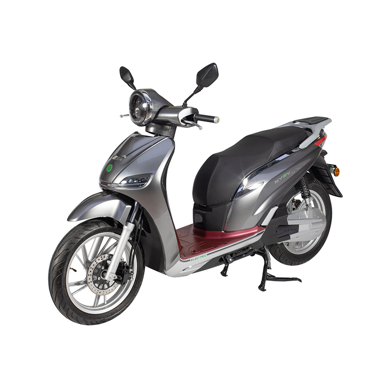 Quae differentia est inter centrum et medium birotam electricam secundum efficientiam?